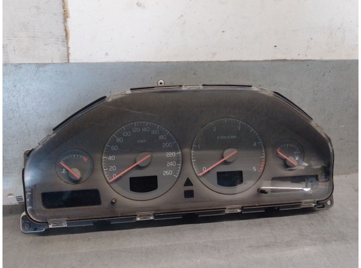 Replacement instrument cluster for Volvo S80 sedan 2.5 D OEM IAM reference 9483487 8251284 