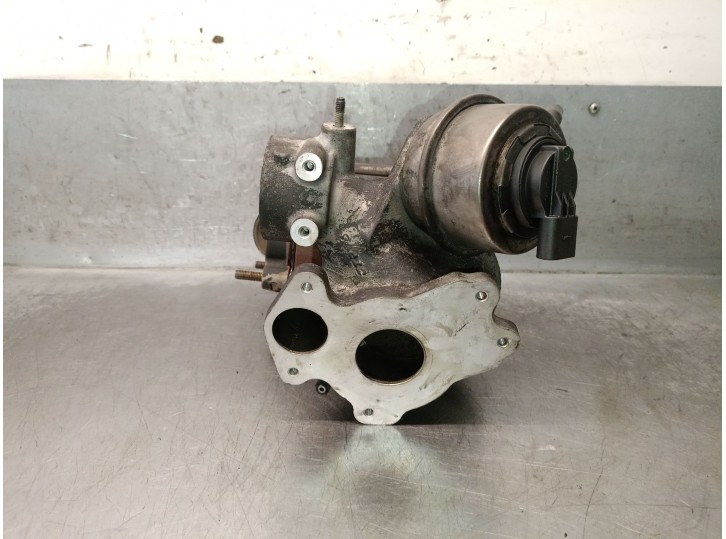 Recambio de turbocompresor para mazda 3 (bm, bn) 2.2 d referencia OEM IAM SH0113700 SH0113700A 8103580002