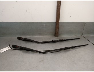 Recambio de brazo limpia delantero derecho para opel movano a furgoneta (x70) 2.5 dti (fd) referencia OEM IAM 8200072778 4500923