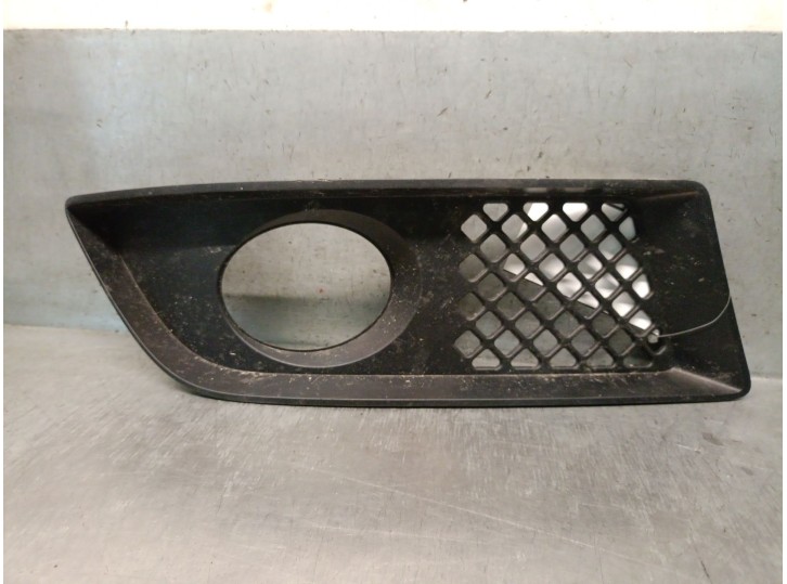 Replacement right bumper grille for Tata Indica 2006 1.4 63 kw OEM IAM reference 475SI48 475SI48 