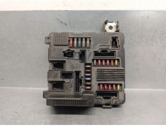 Recambio de caja reles / fusibles para renault scenic ii 1.5 dci diesel referencia OEM IAM 8200306032A 