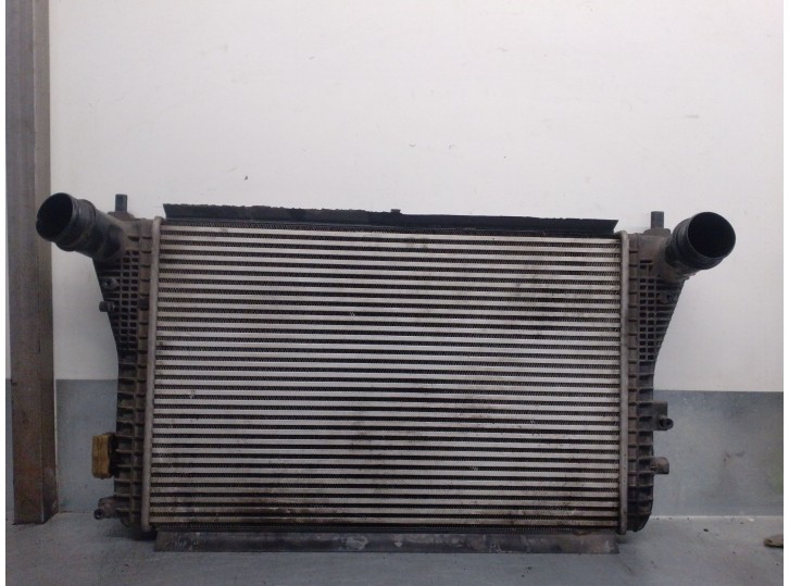 Replacement intercooler for Volkswagen Passat Saloon (3C2) 2.0 TDi OEM IAM reference 3C0145805AE 3C0145805AM 