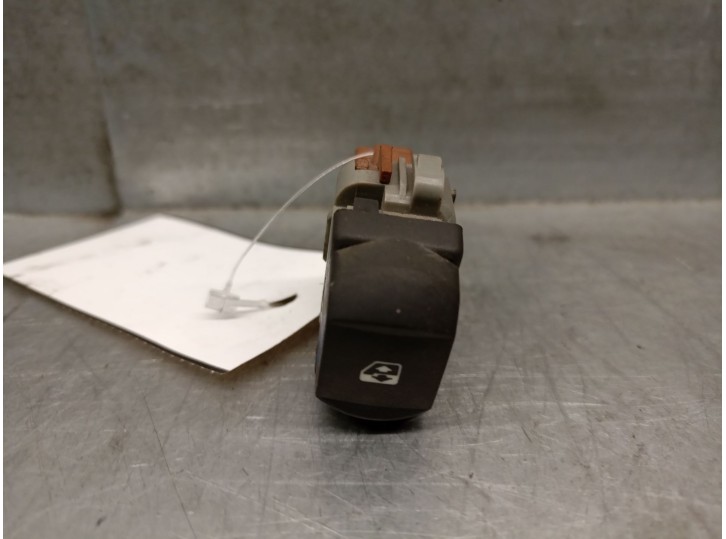 Recambio de mando elevalunas trasero izquierdo para renault megane ii coupe/cabrio 2.0 referencia OEM IAM 8200431195 8200431195 