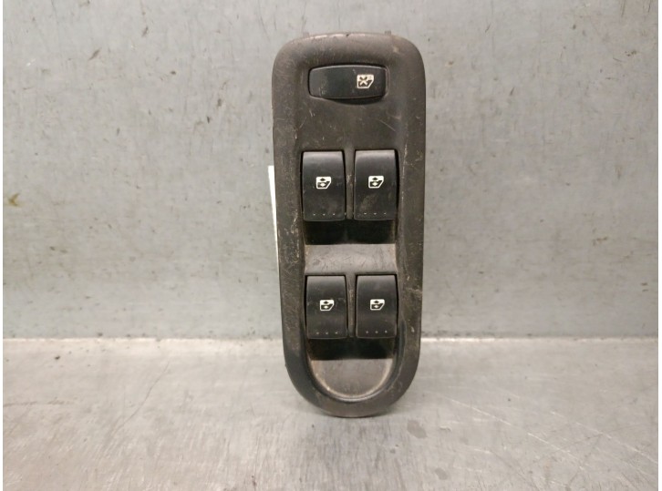 Recambio de mando elevalunas delantero izquierdo para renault scenic ii 1.5 dci diesel referencia OEM IAM 8200160603 8200315042 