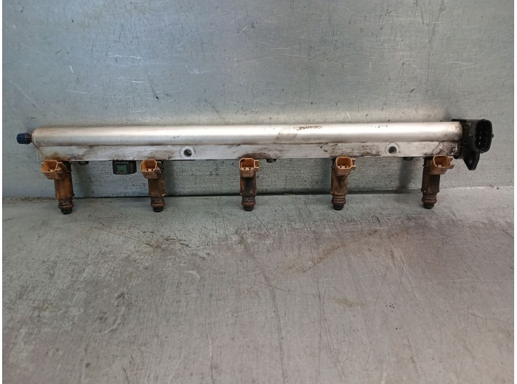 Recambio de rampa inyectora para volvo v50 familiar 2.4i kinetic referencia OEM IAM 31355799 31355799 