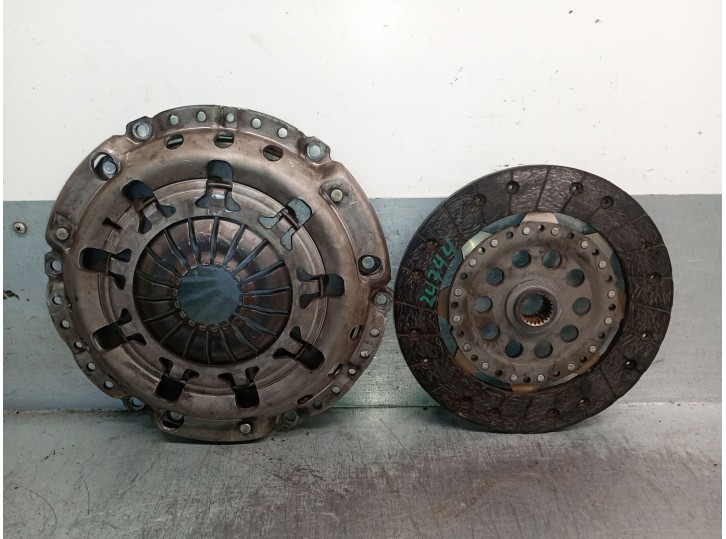 Replacement clutch kit for Volvo V50 estate 2.4i Kinetic OEM IAM reference 31367652 31367652 