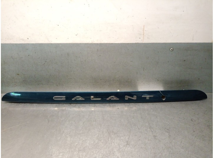 Replacement rear moldings for Mitsubishi Galant Sedan (EA0) 2.4 GDI CAT OEM IAM reference MR221496 MR298868 