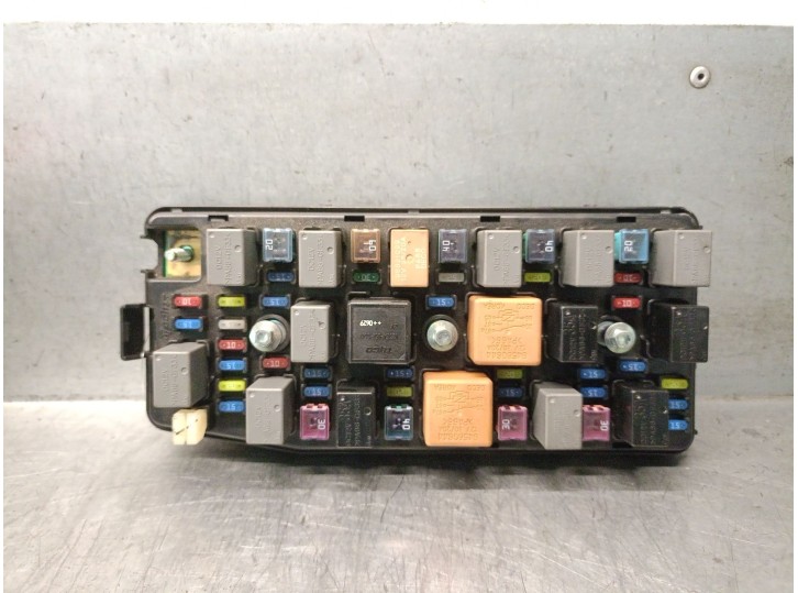 Recambio de caja reles / fusibles para chevrolet captiva (c100, c140) 2.0 d 4wd referencia OEM IAM 95037413 