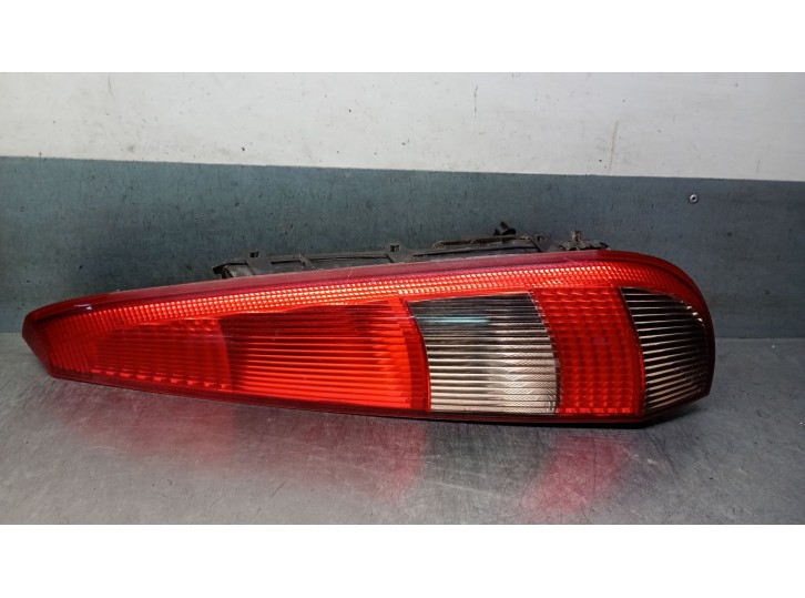 Recambio de piloto trasero derecho para ford fiesta (cbk) 1.4 16v cat referencia OEM IAM 2S6113A602B 1251791 