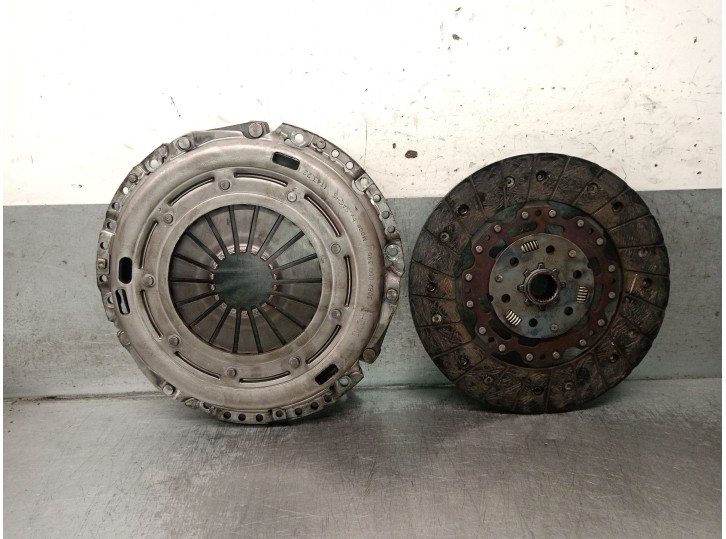 Recambio de kit embrague para dodge caliber 2.0 crd referencia OEM IAM 5106018AA 5106018AA 