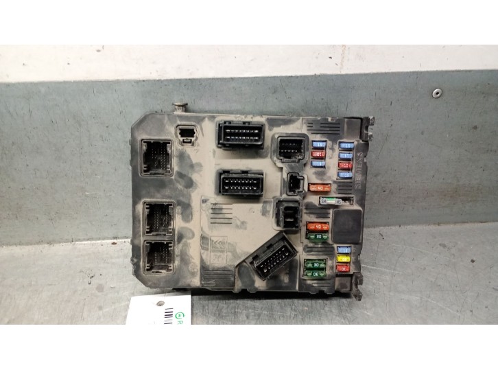 Recambio de caja reles / fusibles para citroën berlingo 1.9 diesel referencia OEM IAM 9657999680 