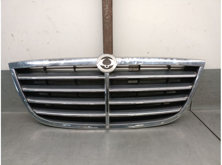 Recambio de rejilla delantera para ssangyong rodius i 2.7 xdi referencia OEM IAM 7945021500 7945021500 