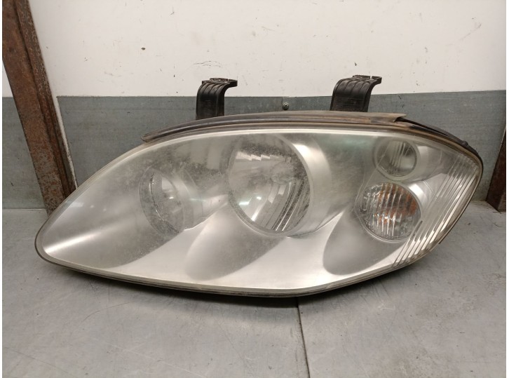 Recambio de faro izquierdo para ssangyong rodius i 2.7 xdi referencia OEM IAM 8310121305 8310121305 