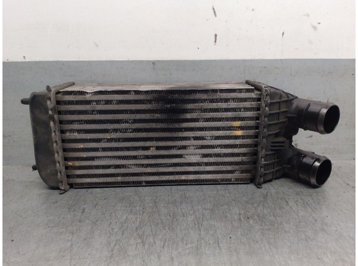 Replacement intercooler for Citroën C3 Picasso (SH_) 1.6 HDi 90 OEM IAM reference 9684311680 384N7 P9004003