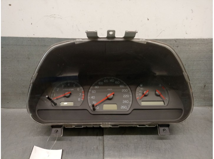 Replacement instrument cluster for Volvo V40 Station Wagon (645) 1.8 i OEM IAM reference 30857579 8251230 