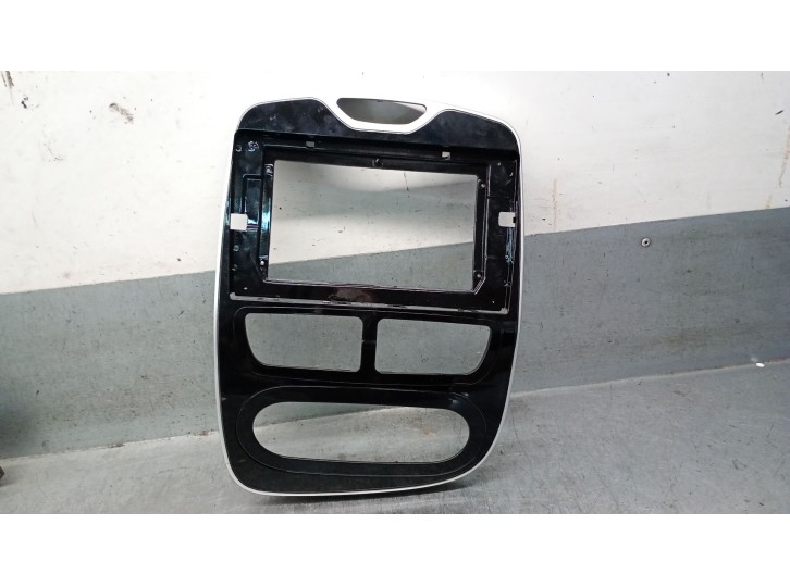 Replacement of front moldings for Chrysler Stratus Cabrio (JX) 2.5 CAT OEM IAM reference 681040274R 681040274R 