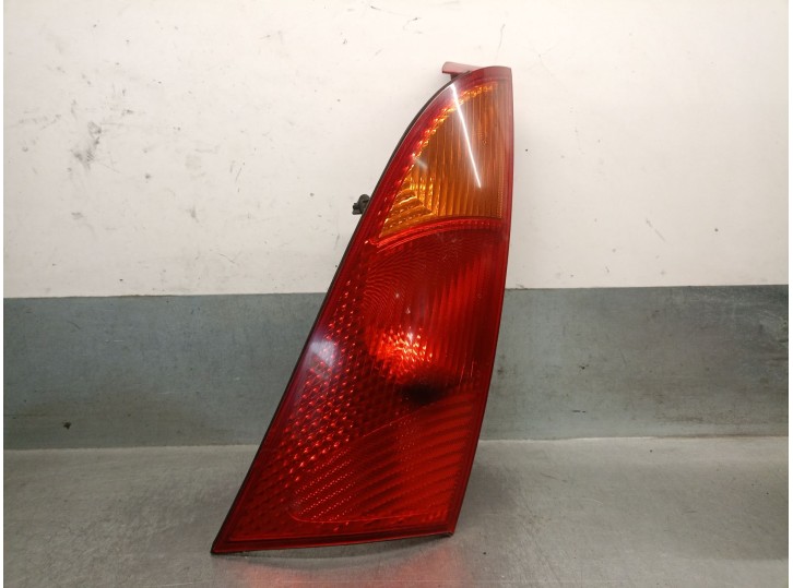 Recambio de piloto trasero derecho para ford focus berlina (cak) 1.8 tdci cat referencia OEM IAM 1M5113404AD 1214226 