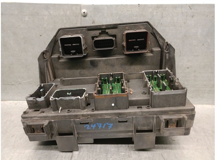 Recambio de caja reles / fusibles para chrysler grand voyager v (rt) 2.8 crd referencia OEM IAM RTB09C04C6 R2487A0331 