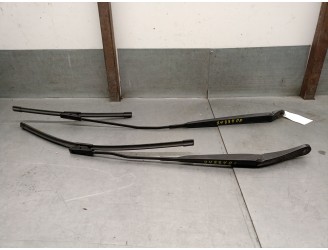 Recambio de brazo limpia delantero derecho para renault clio iii (br0/1, cr0/1) 1.5 dci (c/br0g, c/br1g) referencia OEM IAM 8200