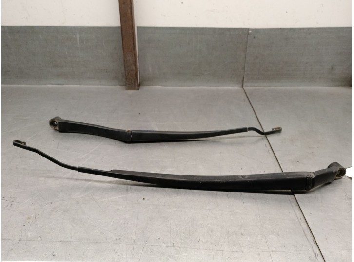 Replacement front right wiper arm for Toyota RAV 4 III (_A3_) 2.0 4WD (ACA30_) OEM IAM reference 8521142130 852114213