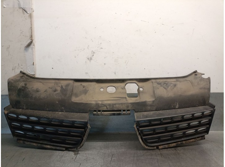 Recambio de rejilla delantera para renault clio ii fase ii (b/cb0) 1.2 referencia OEM IAM 8200083138 8200113999 