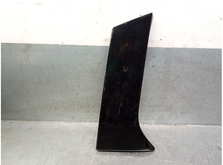 Recambio de molduras traseras para opel crossland x 1.2 referencia OEM IAM 13481458 39031382 