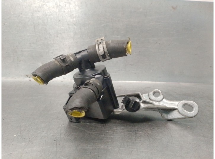 Recambio de bomba agua para citroën c4 cactus 1.2 thp 110 referencia OEM IAM 9815061380 9807341480 704284110