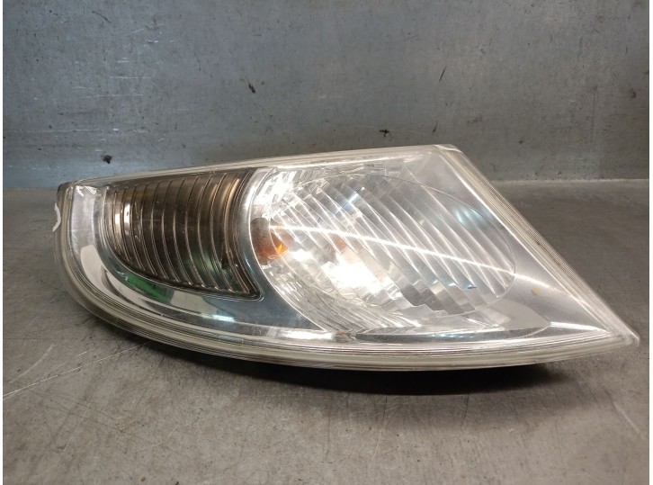 Replacement front right light for Saab 9-5 station wagon (YS3E) 2.0 T OEM IAM reference 5336755 89008366