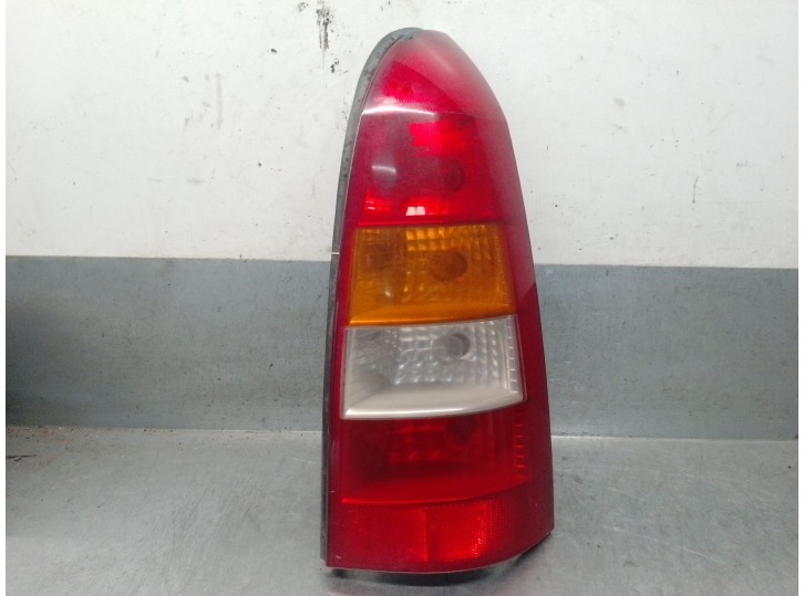 Recambio de piloto trasero derecho para opel astra g caravan 2.0 dti referencia OEM IAM 393032 6223019 