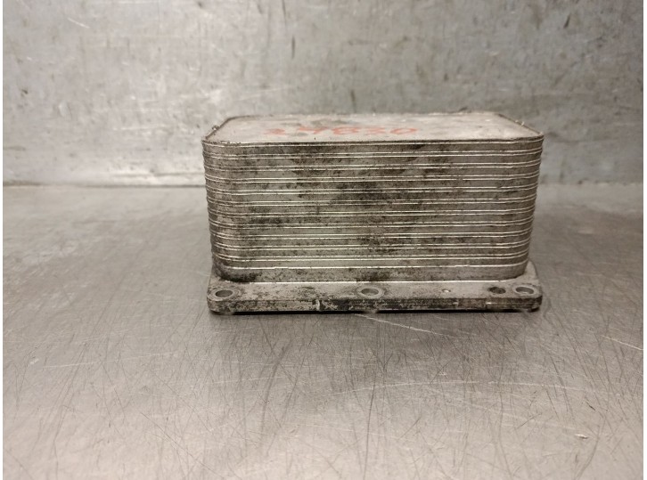 Recambio de enfriador aceite motor para renault master iii furgon ma / fm9t / myb23061a3t0 2.3 diesel referencia OEM IAM 7034676