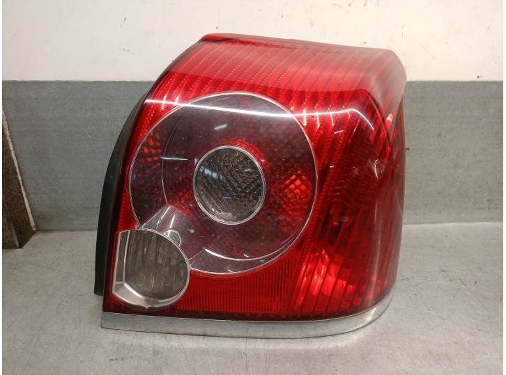 Recambio de piloto trasero derecho para toyota avensis sedán (_t25_) 2.0 d-4d (adt250_) referencia OEM IAM 8155105190 8155105190