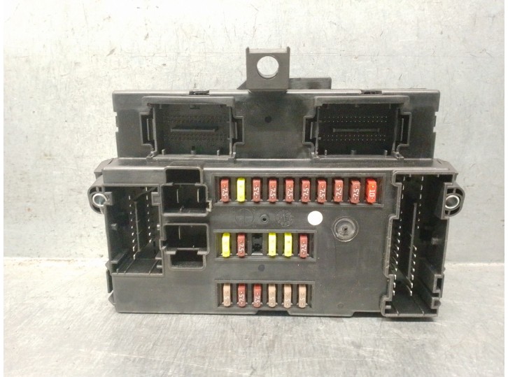 Recambio de caja reles / fusibles para peugeot boxer furgoneta 2.0 bluehdi 130 referencia OEM IAM 1389975080 Y503441430305