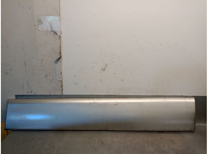 Recambio de molduras traseras para nissan primastar furgoneta (x83) 1.9 dci 80 referencia OEM IAM 8200036093 7685100QAG 