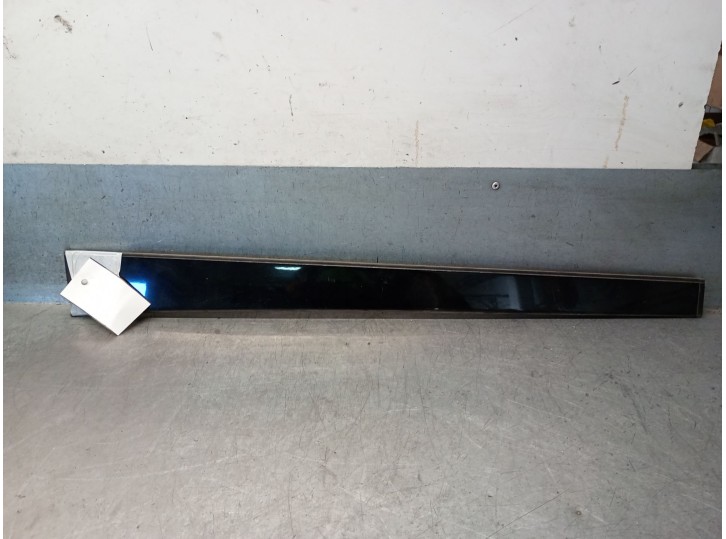 Recambio de molduras delanteras para jaguar f-pace (x761) 2.0 td4 referencia OEM IAM HK83517C79AA T4A1108 