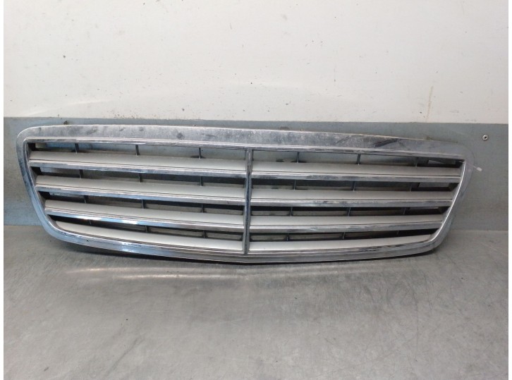 Recambio de rejilla delantera para mercedes-benz clase c (w203) c 320 (203.064) referencia OEM IAM A2038800223 A20388001837246 