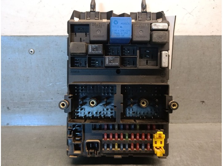 Recambio de caja reles / fusibles para jeep gr.cherokee (wj/wg) 3.1 td cat referencia OEM IAM 56042942AC 