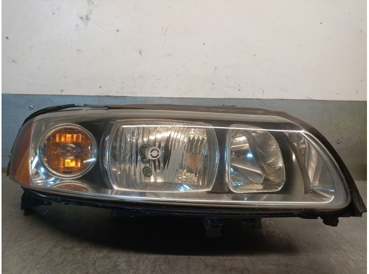 Recambio de faro derecho para volvo s60 berlina 2.4 cat referencia OEM IAM 30698826 8693592 89900256