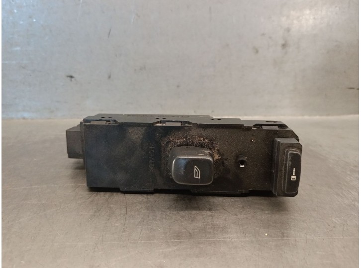 Replacement front right window regulator switch for Volvo S60 sedan 2.4 cat OEM IAM reference 30746075 30658117 