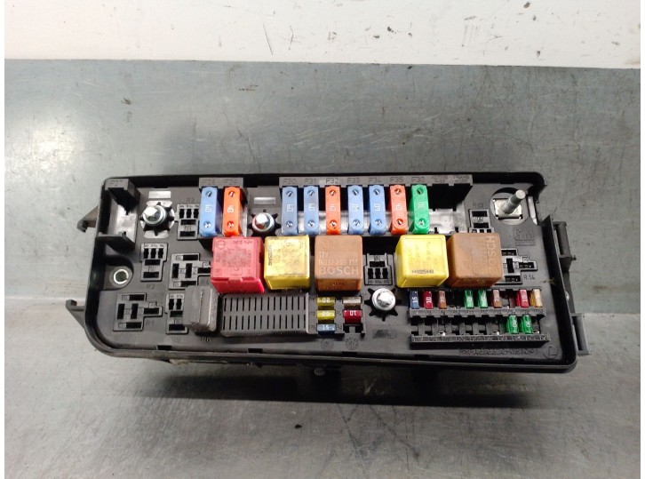 Recambio de caja reles / fusibles para opel vectra c (z02) 2.2 dti 16v (f69) referencia OEM IAM 13144709 