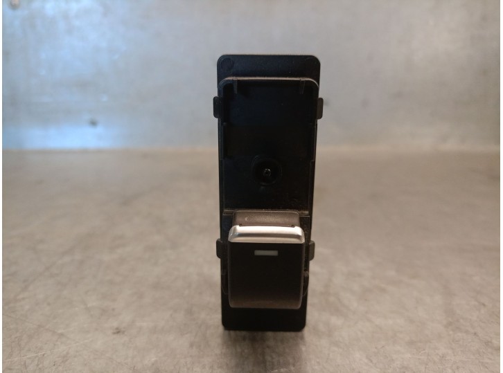 Recambio de mando elevalunas trasero izquierdo para mazda 6 sedán (gj, gl) 2.2 d (gj2fp) referencia OEM IAM GMM766380 GMM766380 