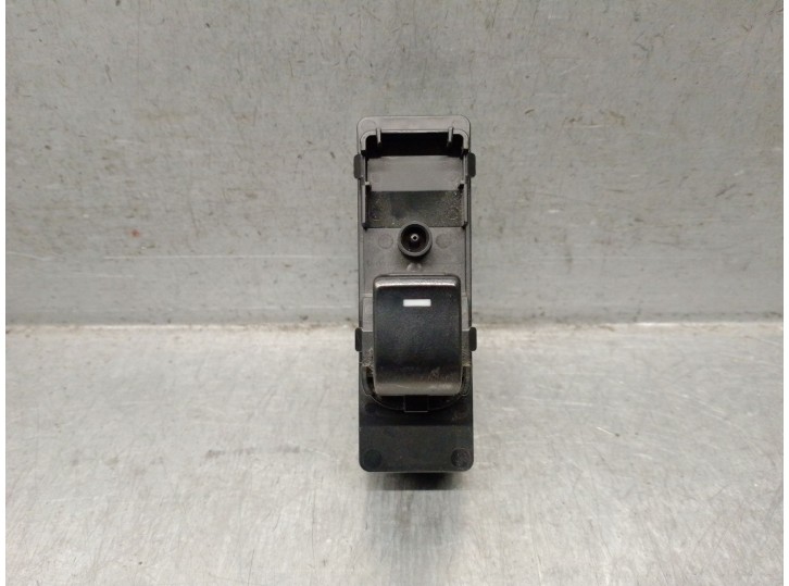 Recambio de mando elevalunas trasero izquierdo para mazda 6 station wagon (gj, gl) 2.2 d referencia OEM IAM GKL266380A GKL266380