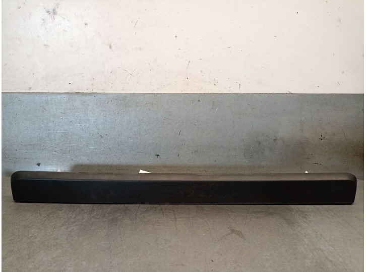 Recambio de molduras traseras para volkswagen crafter furgoneta (sy_, sx_) 2.0 tdi referencia OEM IAM 7C0827329 7C0827329 