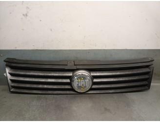 Recambio de rejilla delantera para fiat stilo (192_) 1.6 16v (192_xb1a) referencia OEM IAM 1821920018 71718788 