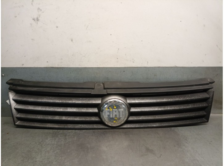 Recambio de rejilla delantera para fiat stilo (192_) 1.6 16v (192_xb1a) referencia OEM IAM 1821920018 71718788 