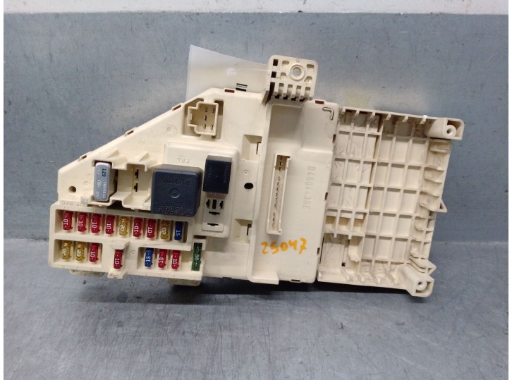 Recambio de caja reles / fusibles para chrysler stratus (ja) 2.0 16v referencia OEM IAM 04606668AA 