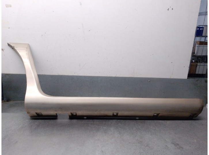 Recambio de molduras delanteras para kia carnival ii (gq) 2.9 crdi referencia OEM IAM 0K56B50CE1B 0K56B50CD0EXX 