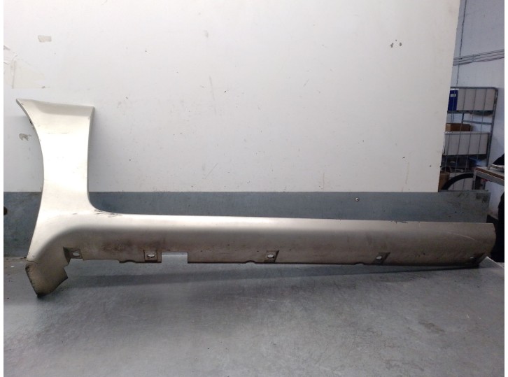 Recambio de molduras delanteras para kia carnival ii (gq) 2.9 crdi referencia OEM IAM 0K56B50CD6C 0K56B50CD5EXX 