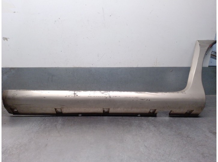 Recambio de molduras traseras para kia carnival ii (gq) 2.9 crdi referencia OEM IAM 0K56B50CE6B 0K56B50CE5DXX 