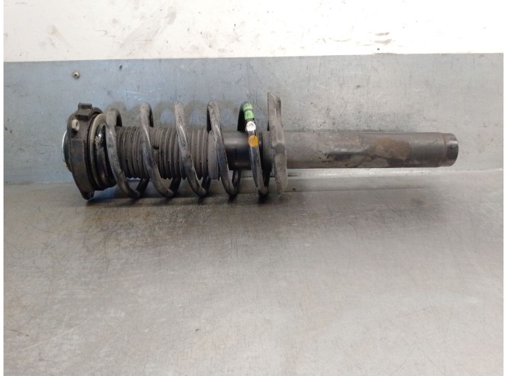 Replacement front right shock absorber for Volkswagen Caddy III van/MPV (2KA, 2KH, 2CA, 2CH) 1.9 TDI OEM IAM referenc