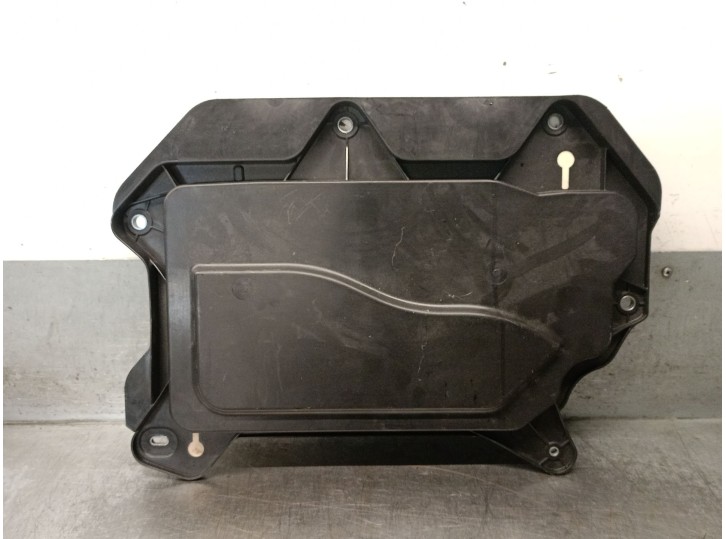 Replacement fuse box cover for Renault Arkana I (LCM_, LDN_) 1.6 E-Tech 145 (LDMU) OEM IAM reference 244974022R 